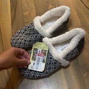 Toms slippers
